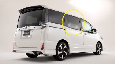 Стекло боковое TOYOTA VOXY 2014-2022 ZR80 RD/RH/X фурнитура, 
Бренд: BENSON Тонированное