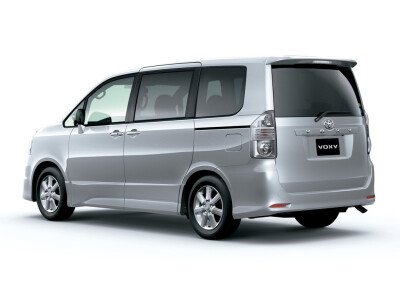 Стекло заднее с обогревом TOYOTA VOXY 2007-2013 (ZRR70) молдинг, 
Бренд: BENSON Тонированное