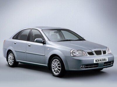 Стекло лобовое DAEWOO NUBIRA 2002-2005 (4d sed) обогрев щеток, место под датчик дождя, антенна, фурнитура, 
Бренд: BENSON
