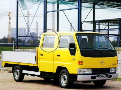 Стекло боковое TOYOTA DYNA 1984-2000 (#U-#Y/50-200) 651*470 RD/LH-RH 
Бренд: BSG