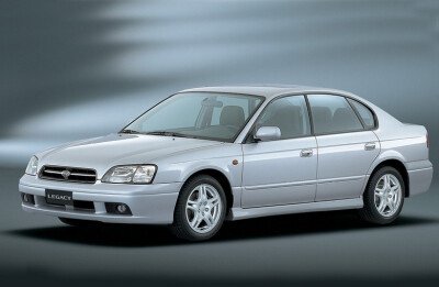 Стекло лобовое SUBARU LEGACY 1998-2003 (BE-RHD) обогрев щеток 
Бренд: BENSON с зеленой полосой