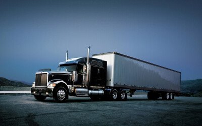 Стекло лобовое INTERNATIONAL 9000 2000- (2031*716*) молдинг, 
Бренд: BENSON