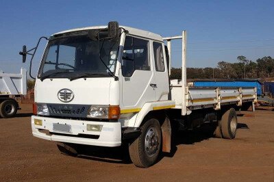 Стекло лобовое FAW FK50 2004- (FK50-wide-2034*790*2010) 
Бренд: YHG с синей полосой