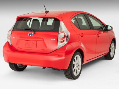 Стекло заднее с обогревом TOYOTA PRIUS С 2011- (NHP10) 
Бренд: ZDG