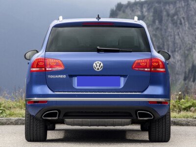Стекло заднее с обогревом VOLKSWAGEN TOUAREG 2010-2018 (7P5) 1 отверстие 
Бренд: BSG