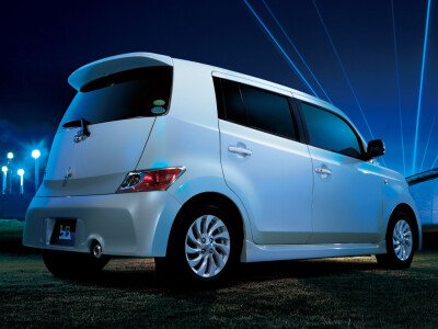 Стекло заднее с обогревом TOYOTA BB 2005-2016 (QNC20) молдинг, 
Бренд: BENSON Тонированное
