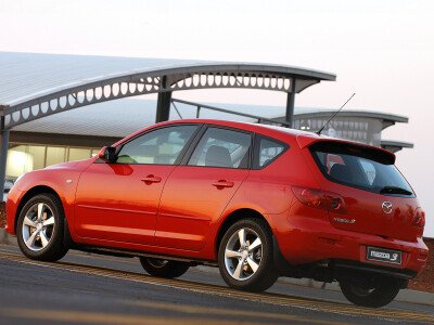 Стекло заднее с обогревом MAZDA 3 2003-2008 (BK-5d h/b) 1 отверстие 
Бренд: BSG