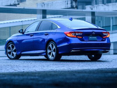 Стекло заднее с обогревом HONDA ACCORD 2018-2023 (CV3) молдинг, 
Бренд: BENSON Тонированное
