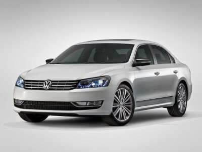 Стекло лобовое VOLKSWAGEN PASSAT 2010-2015 (B7) место под 1 камеру, место под датчик дождя, 
Бренд: КМК с синей полосой