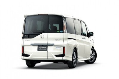 Стекло заднее с обогревом HONDA STEPWGN 2015-2022 (RP1-R) 
Бренд: BENSON Тонированное