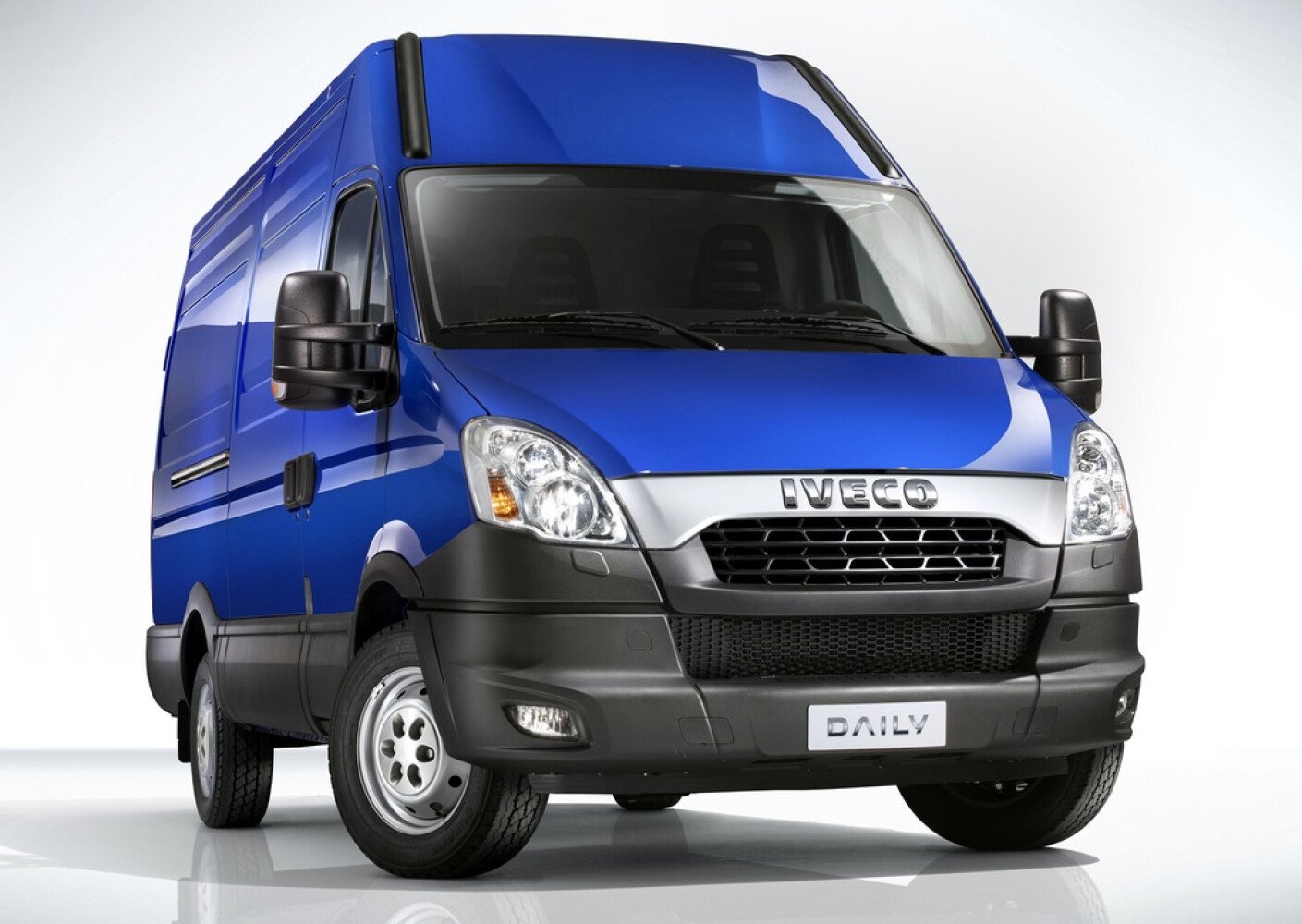 Стекло лобовое Iveco DAILY 2011-2014 () обогрев щеток Бренд: КМК с синей  полосой | Бон Авто | Продажа и установка автостекол, радиаторов